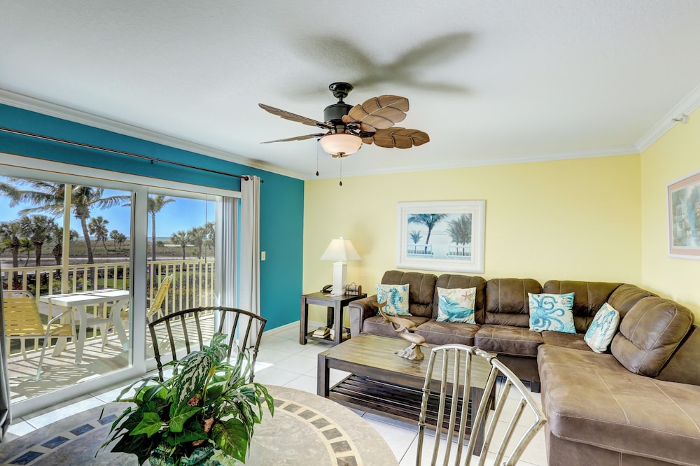 South Beach Condo Hotel 35/50