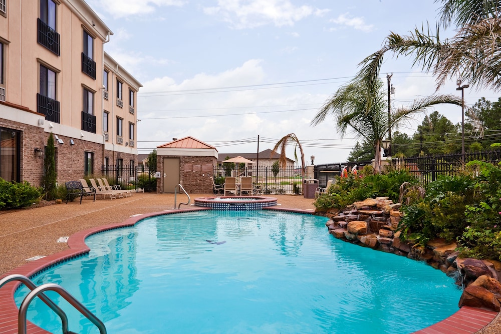 Holiday Inn Express Hotel Suites Fairfield North 7/63