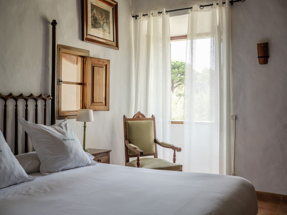 ROOM, DOUBLE OR TWIN BED