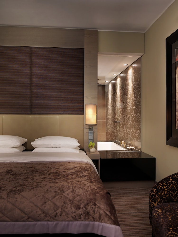 Hyatt Regency Dusseldorf 24/73