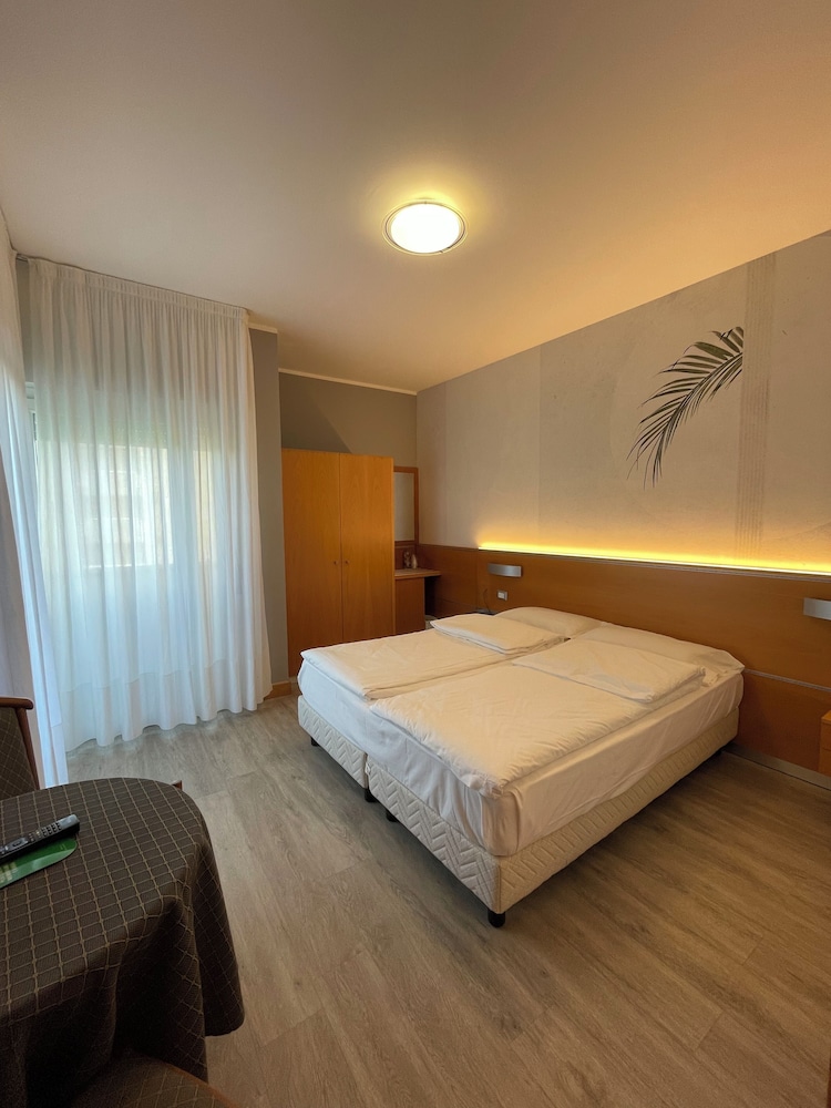 ECONOMY, DOUBLE BED