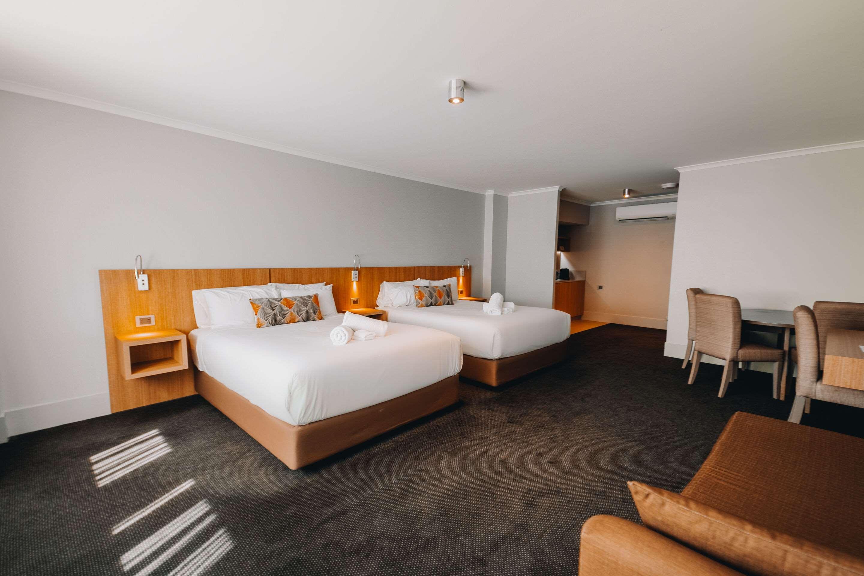 Upgrade, 2 Queen Beds, Clarion Hotel Townsville 4/8
