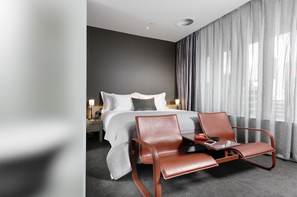 The Melbourne Hotel 41/69