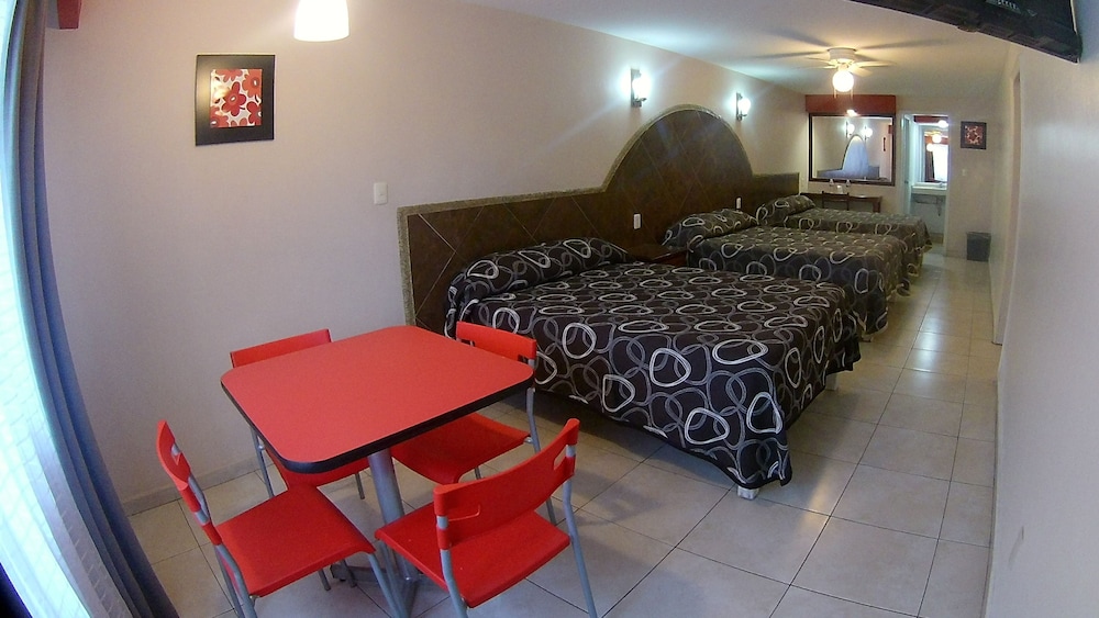 San Luis Hotel 29/32