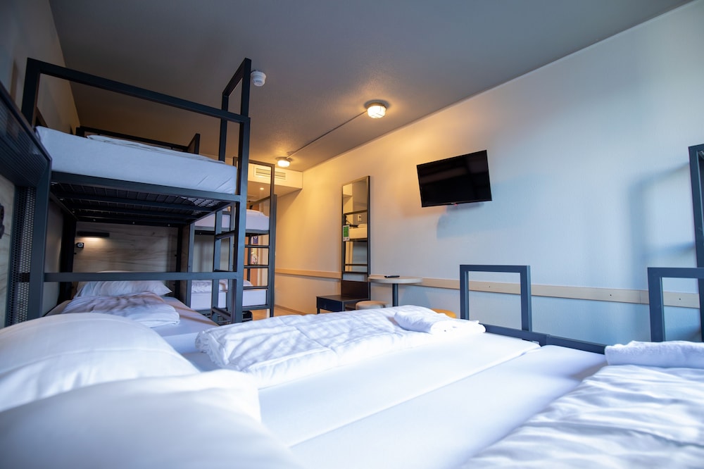 ROOM, 6 BEDS, TWIN BEDS, 2 BUNK BEDS