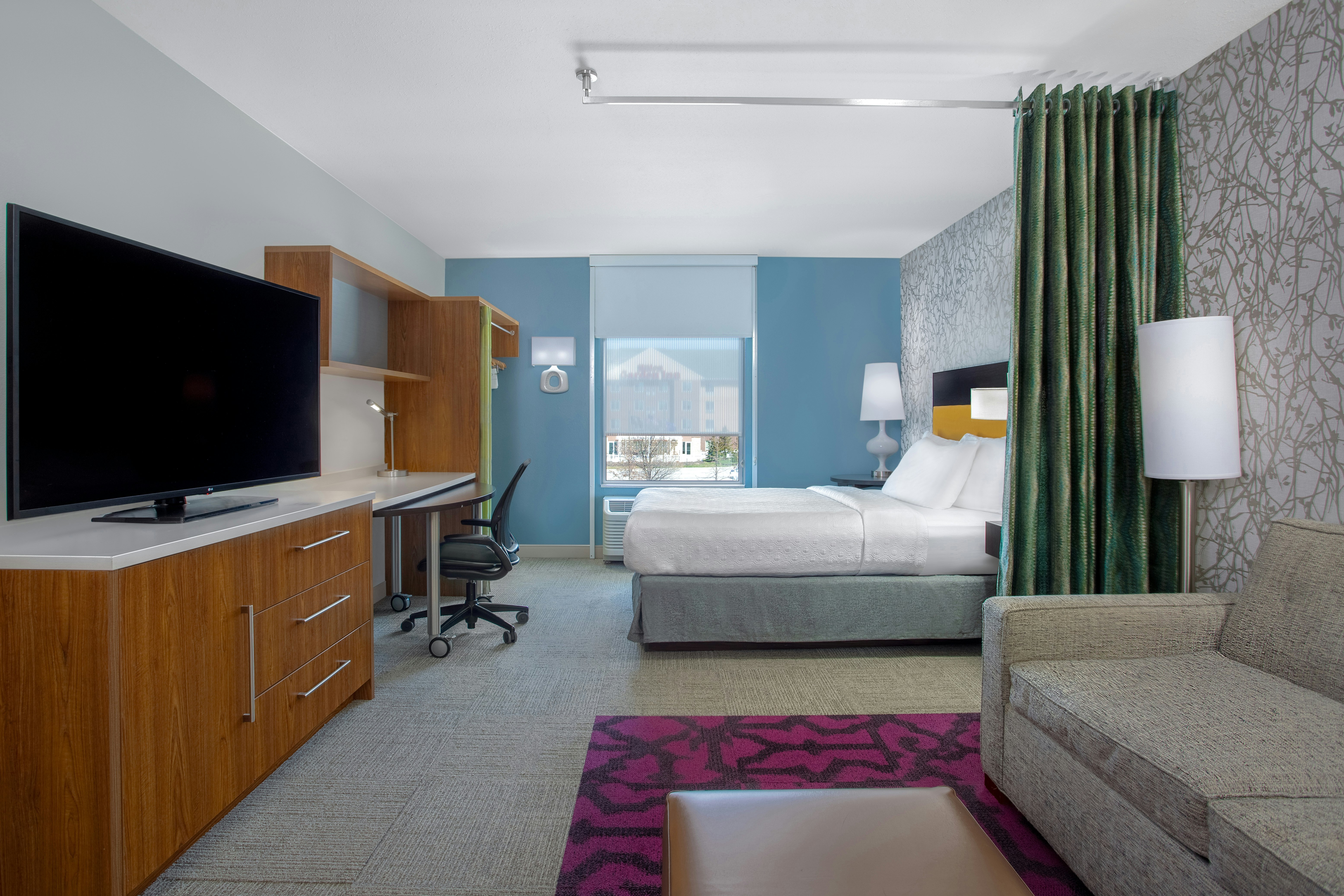 STUDIO, SUITE, KING BED