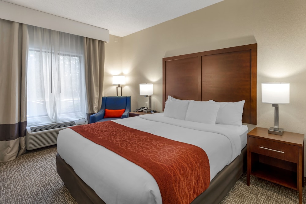 Comfort Inn & Suites Canton Riverstone Area 12/30