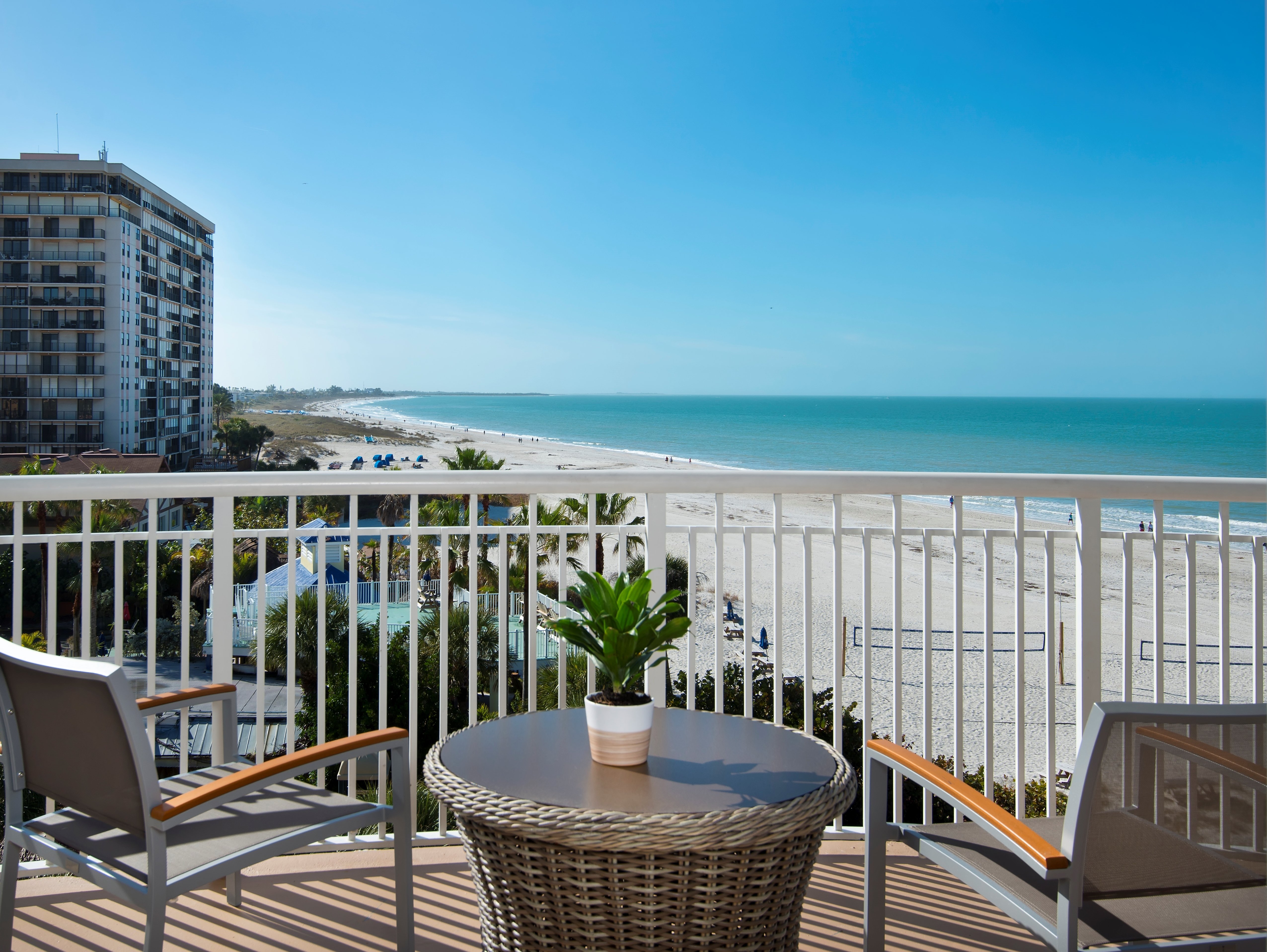 Beach House Suites By The Don Cesar 41/45