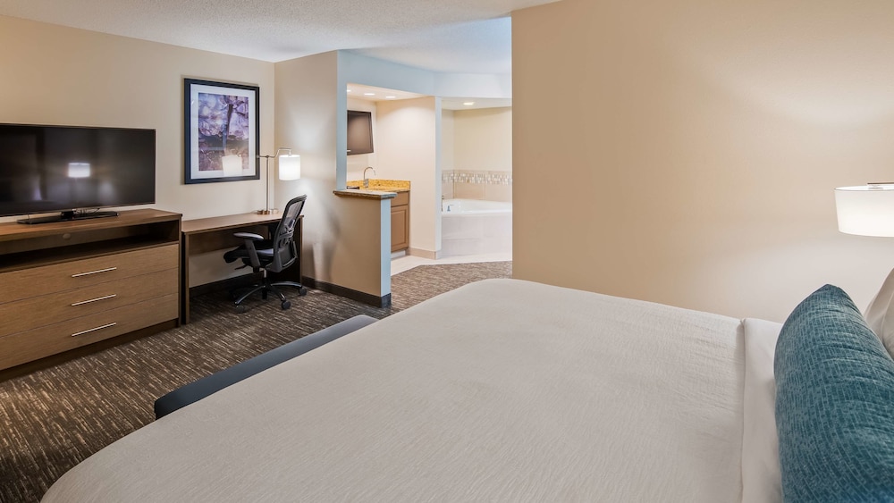 Best Western Plus Hudson I-94 28/28