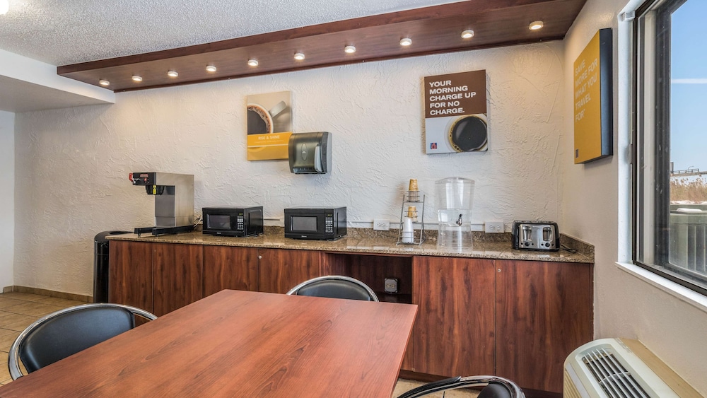 Motel6 Elk Grove Village, IL 35/44