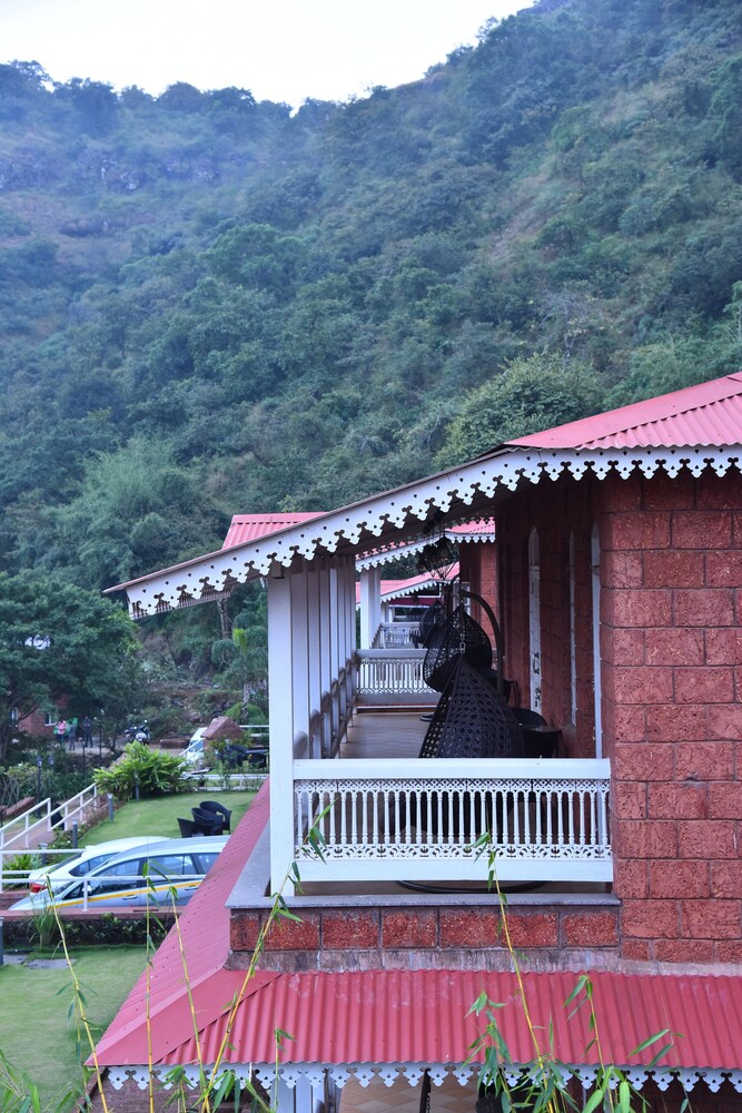 Regenta Place Green Leaf Mahabaleshwar 4/37