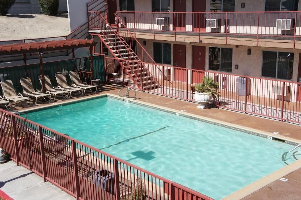 Days Inn by Wyndham Victorville, CA 31/51