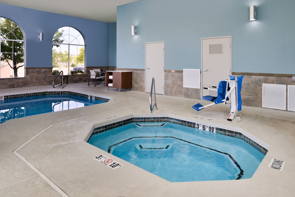 Holiday Inn Express Hotel And Suites Farmington Bloomfield 6/69