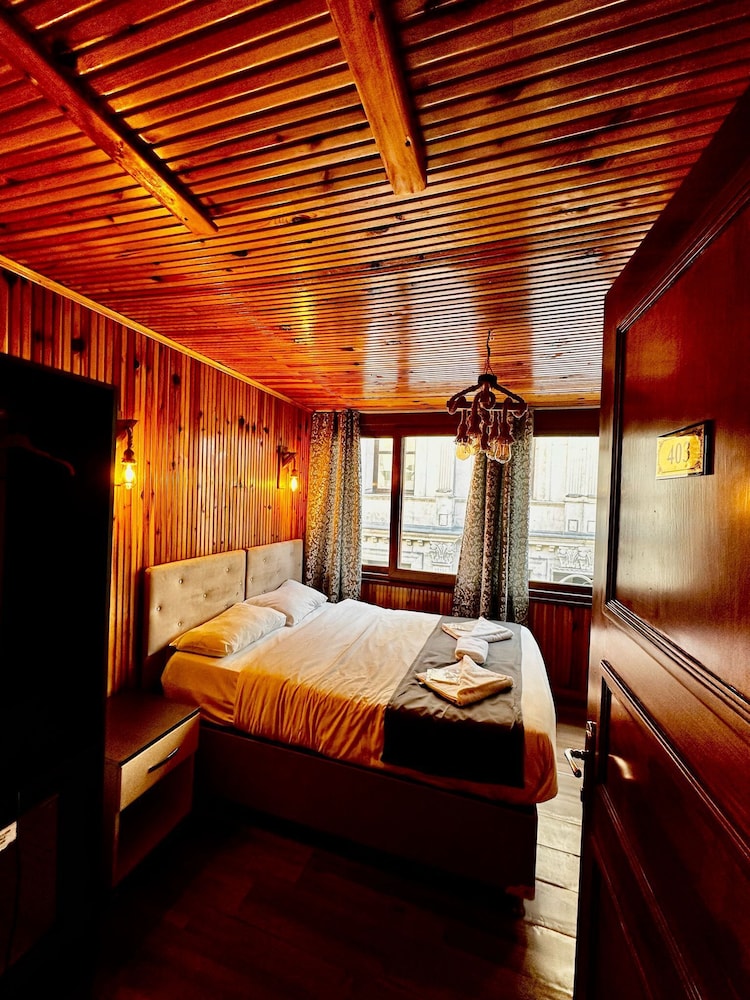 DELUXE, DOUBLE BED, CITY VIEW