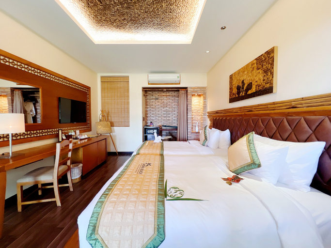 Village, Double or Twin Bed