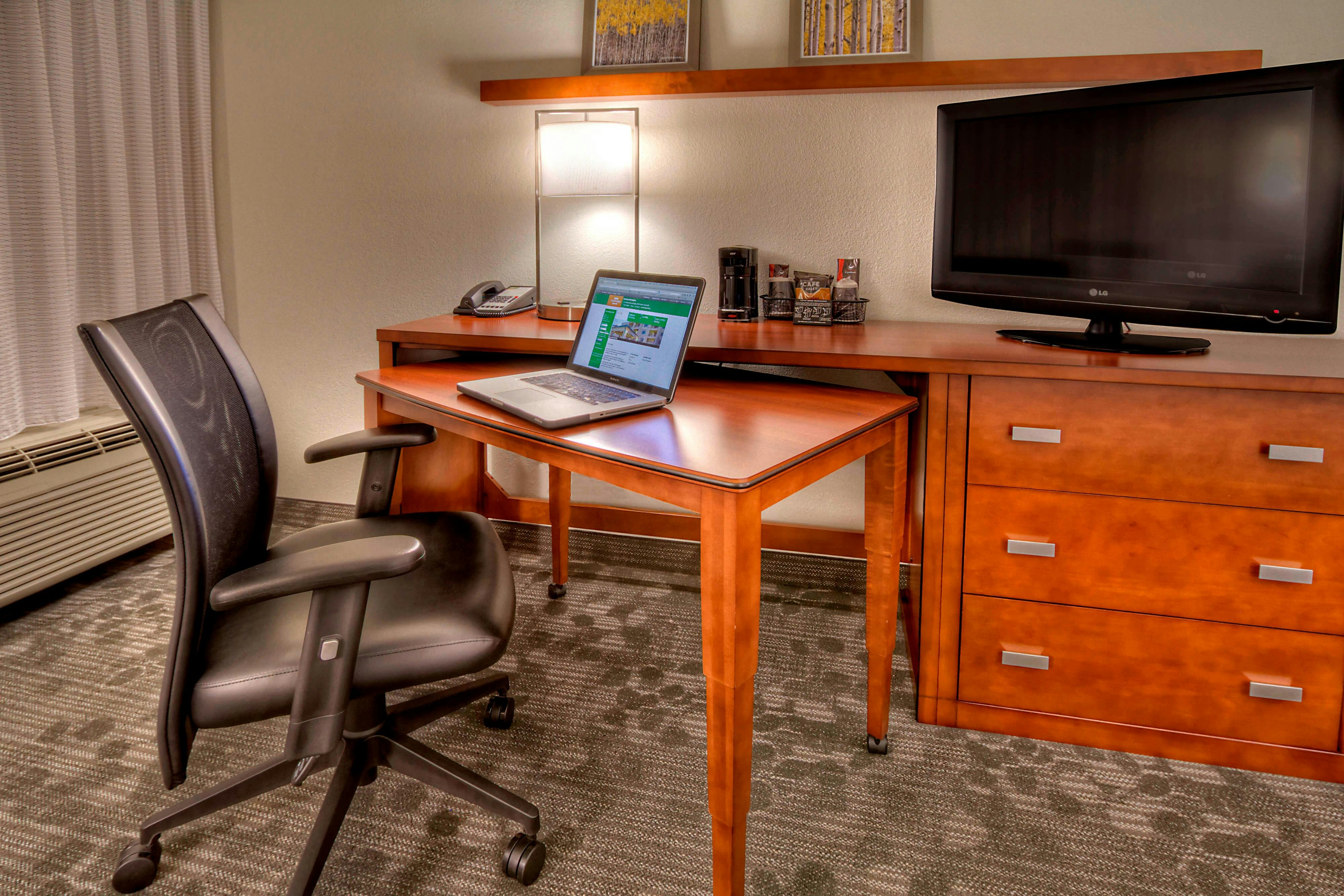 Courtyard by Marriott Burlington 14/19