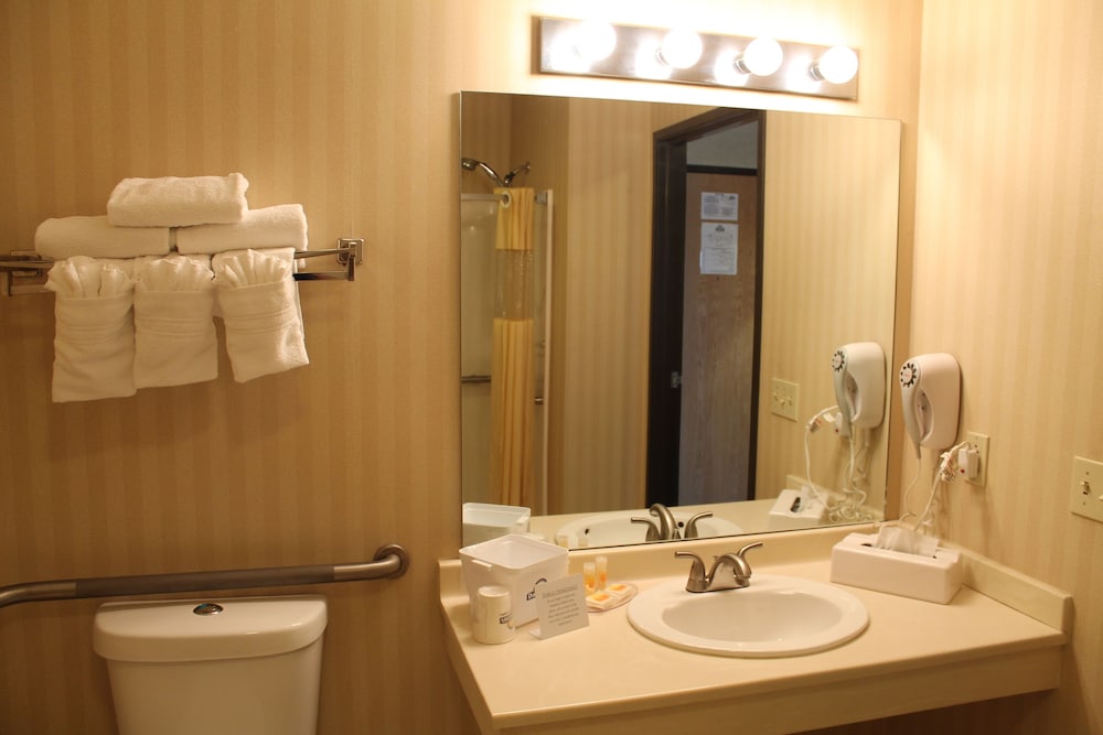 Days Inn & Suites By Wyndham Bridgeport - Clarksburg 9/42