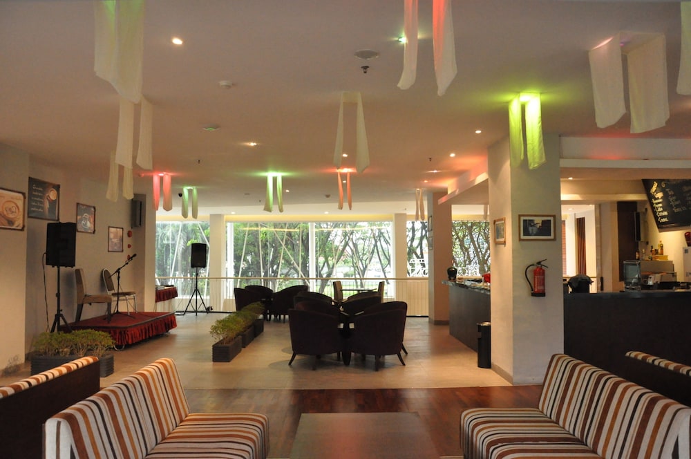 Grand Cakra Hotel 32/52