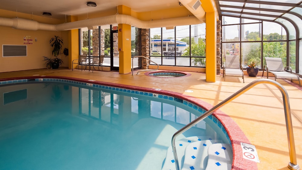 Best Western Knoxville Suites - Downtown 1/39