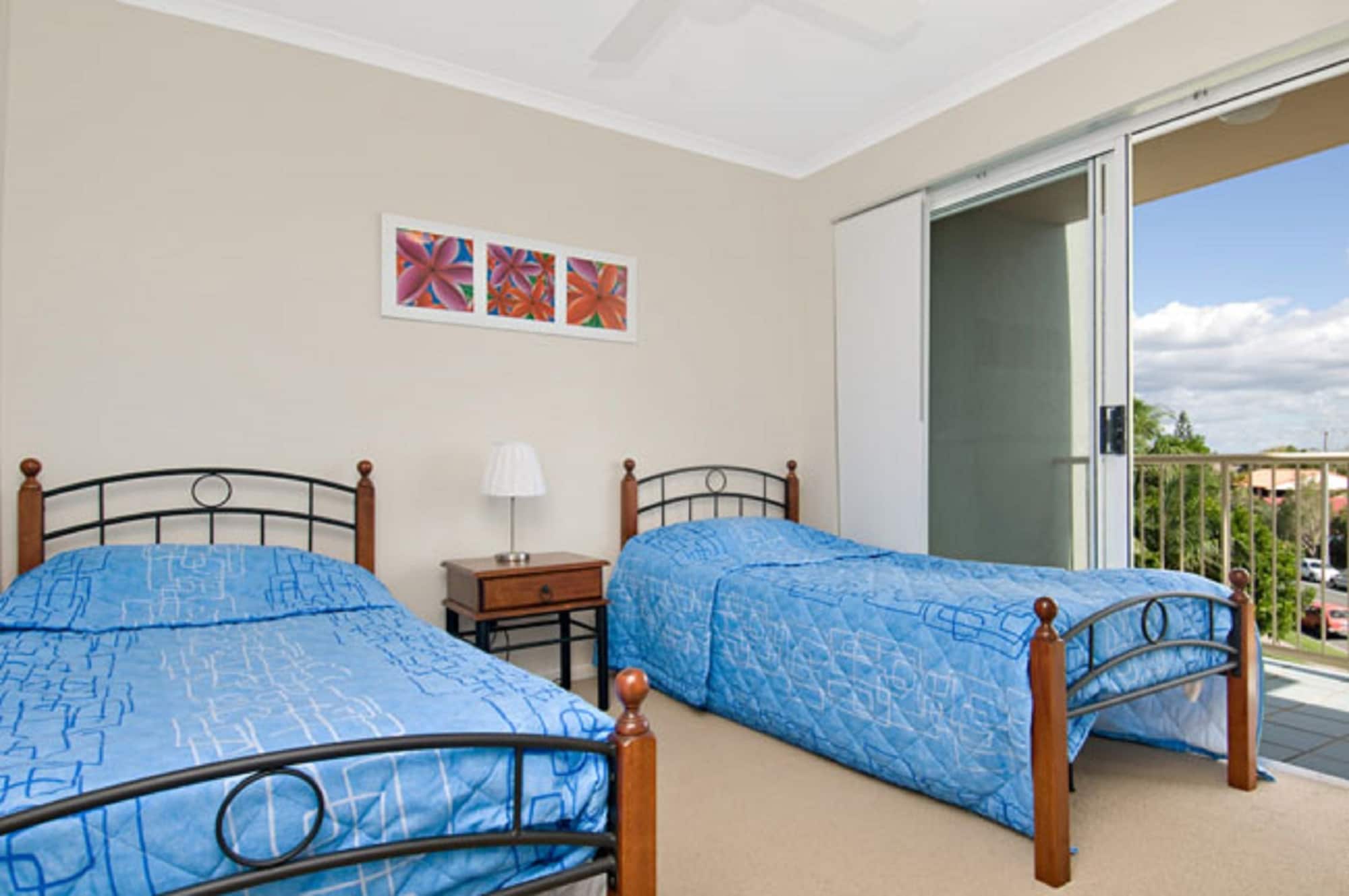 3 BEDROOMS, APARTMENT, TOP FLOOR