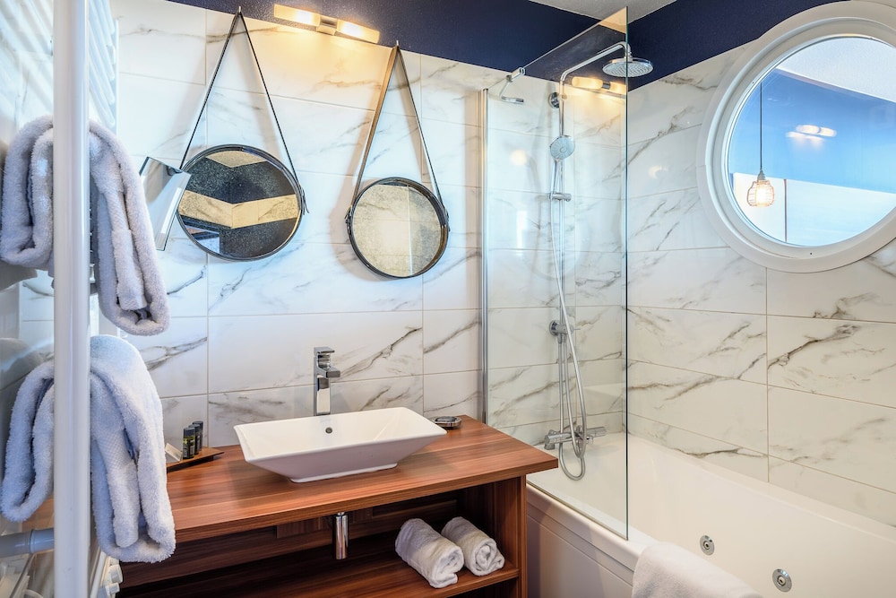 غرفة بانورامية بسرير كوين بإطلالة على البحر، Baya Hotel & Spa 6/6