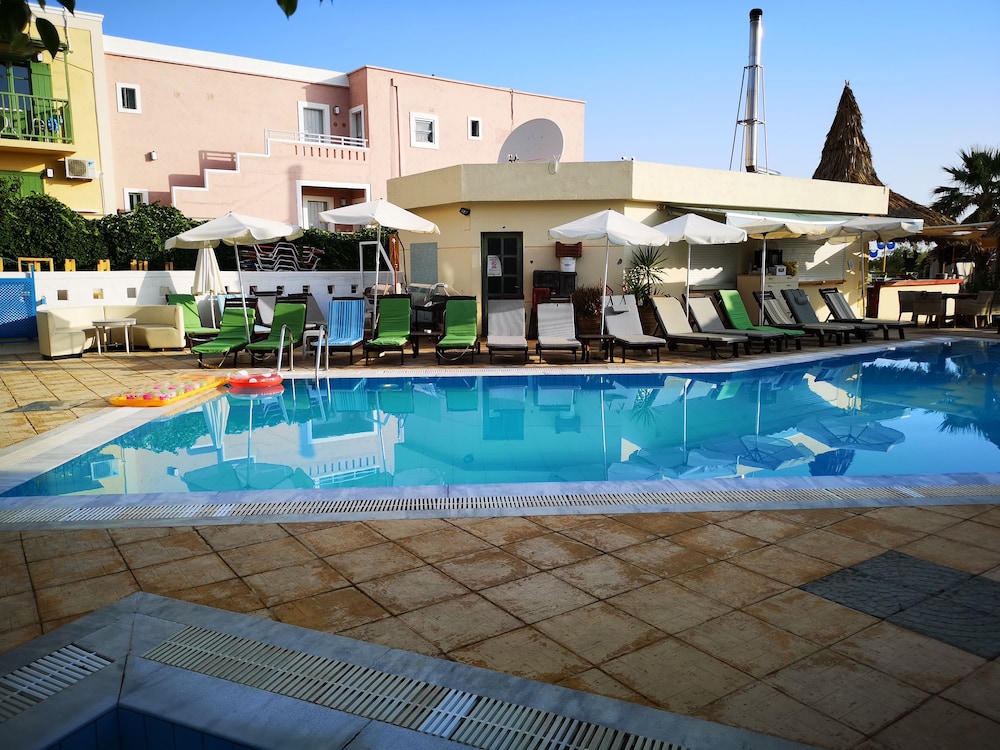 Elmi Suites 7/55