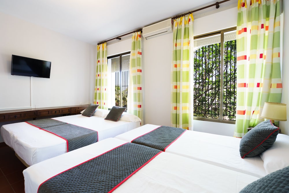 OYO HOTEL LAS CUMBRES 10/39