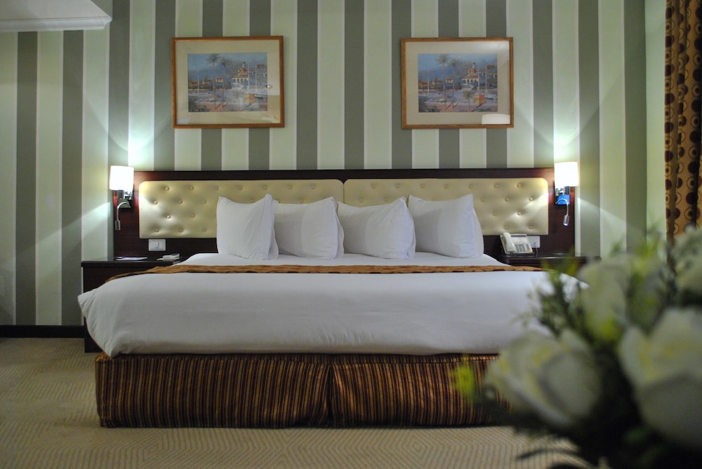 LARSA HOTEL 26/48
