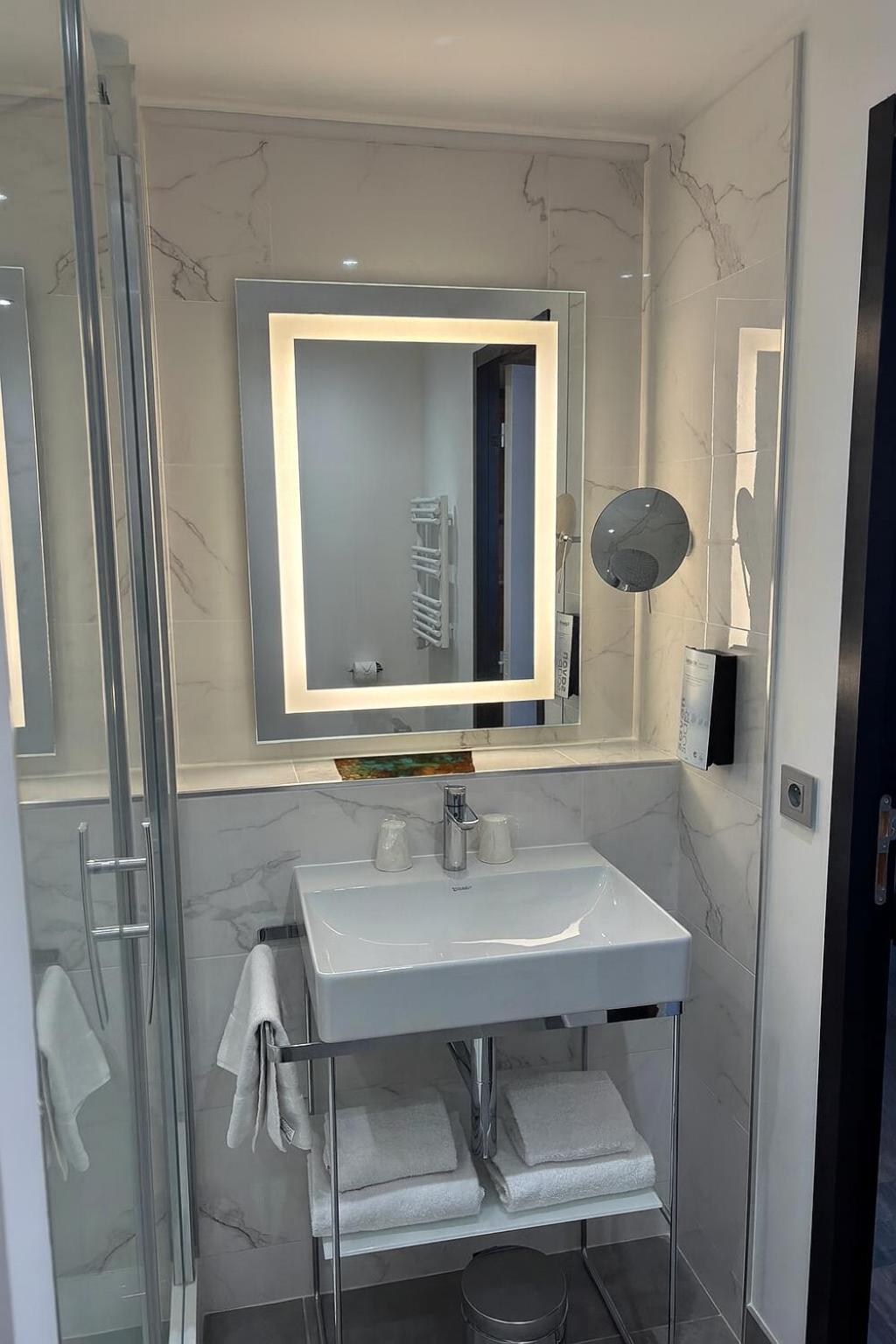 Room, Twin Beds, Four Points by Sheraton Reims Cathedrale 9/10