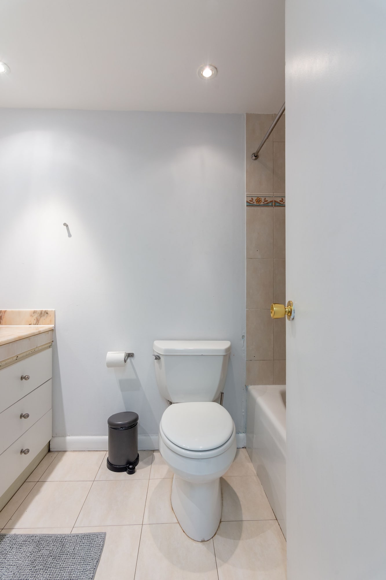 Deluxe, Studio, Suite