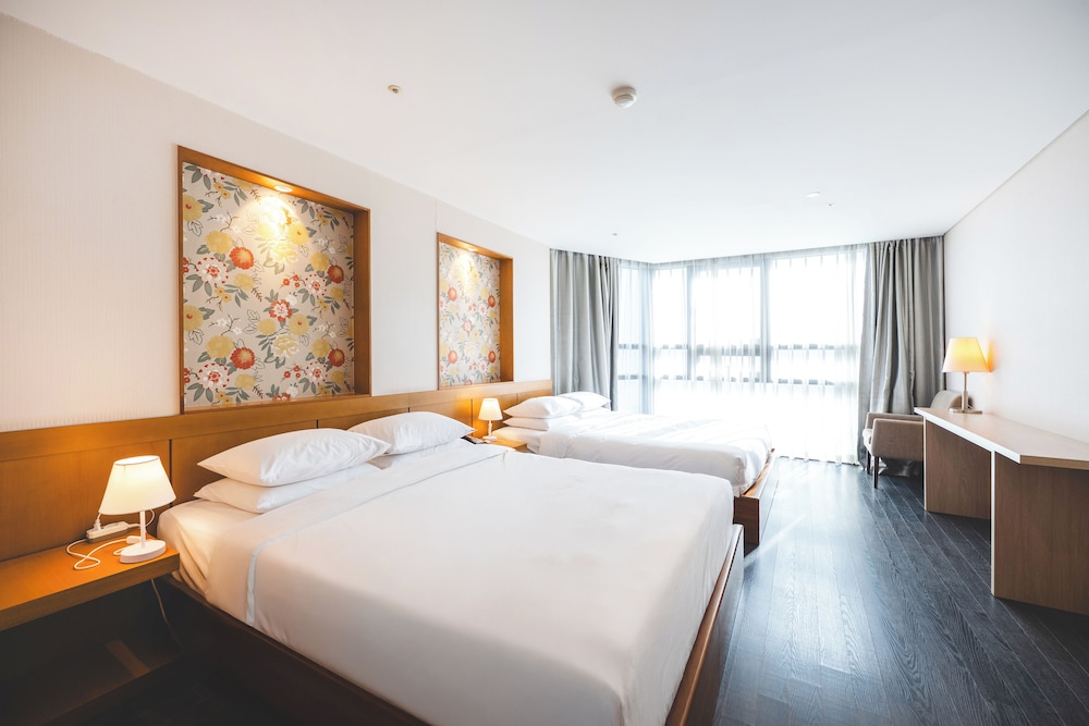 FAMILY, SUITE, TWIN BEDS, QUEEN BED