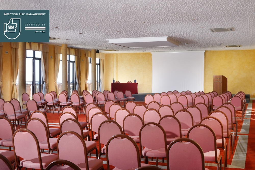 UNAHOTELS Capotaormina 63/81