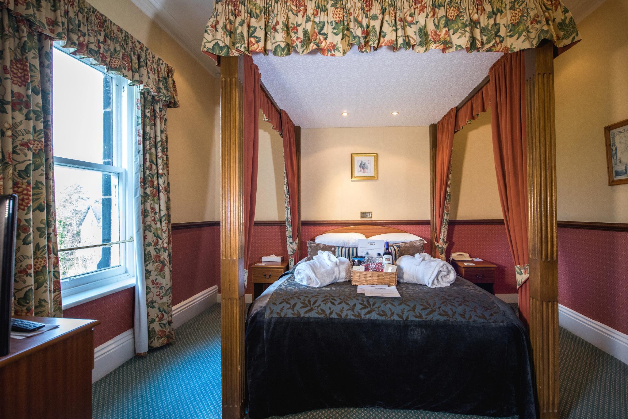 Four Poster