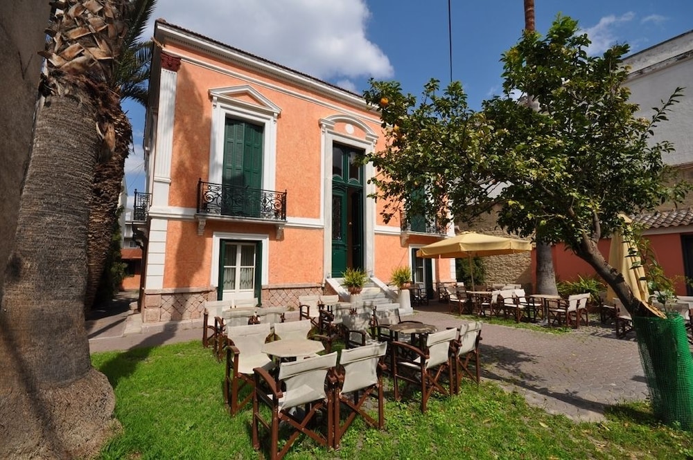 Nafsimedon Hotel 46/48