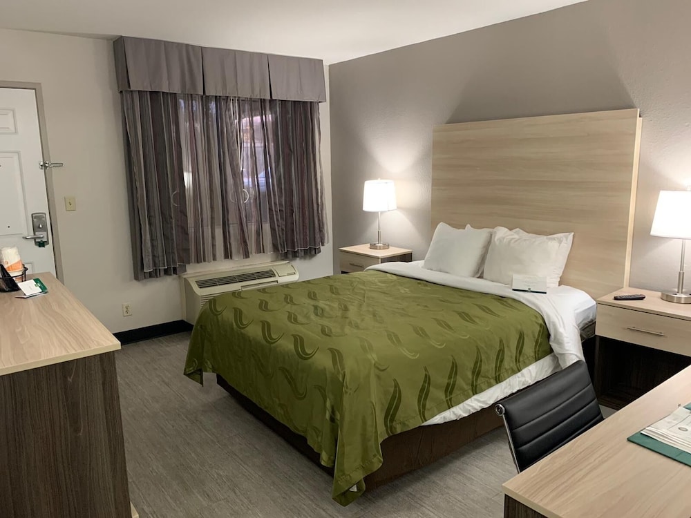 Quality Inn Airport East El Paso 25/49