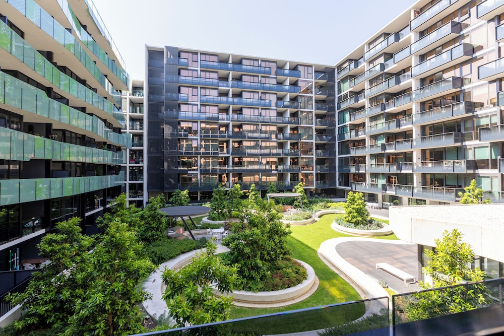 MainStay Suites Abbotsford 56/58