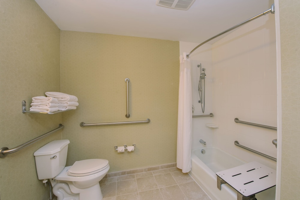 Holiday Inn Express Suites Merrimack 22/55