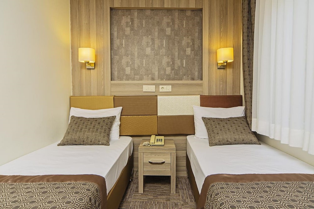 Pera Arya Hotel 31/71