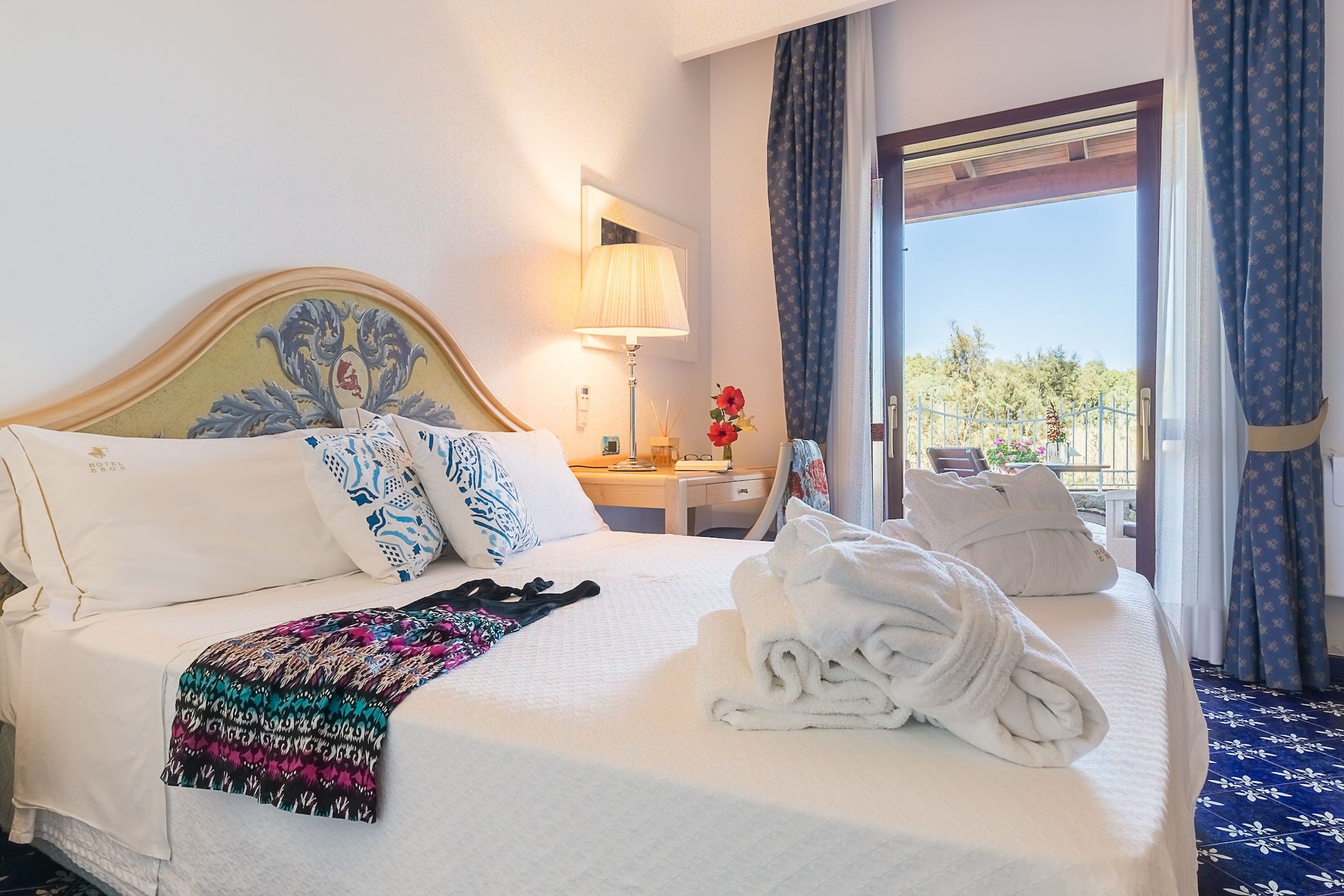 SUPERIOR, DOUBLE OR TWIN BED
