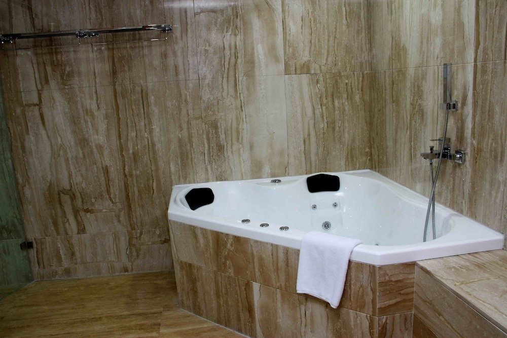 Araliya Green Hills 34/68