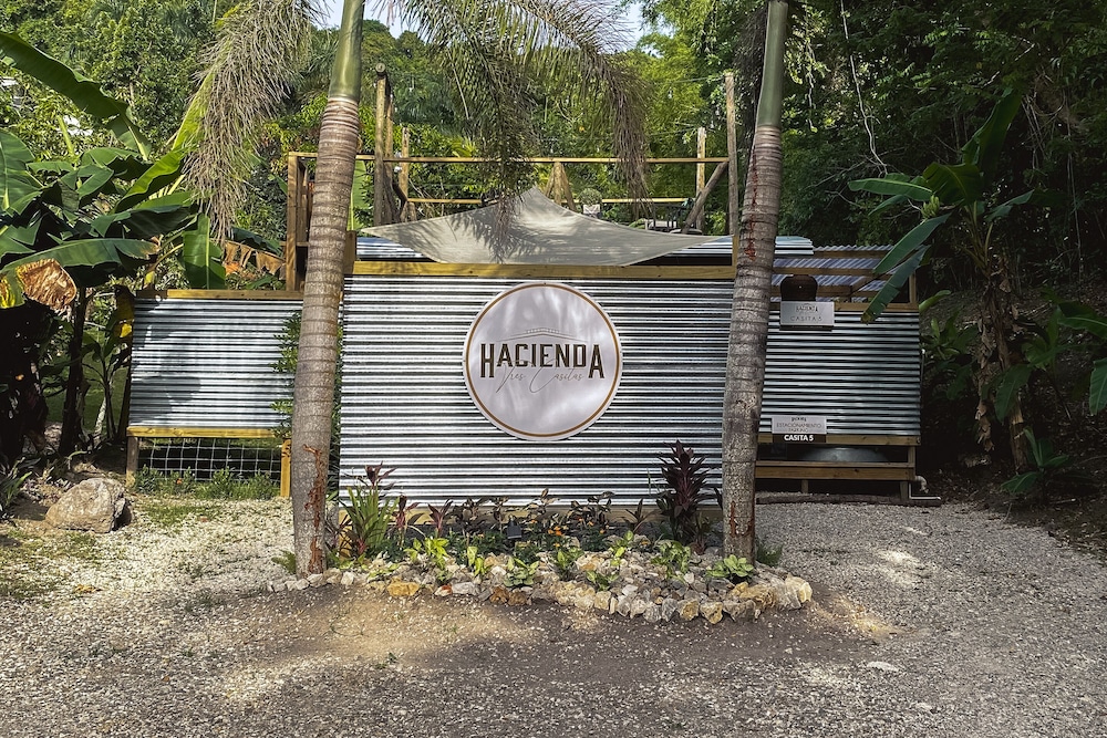Hacienda Tres Casitas 3/50
