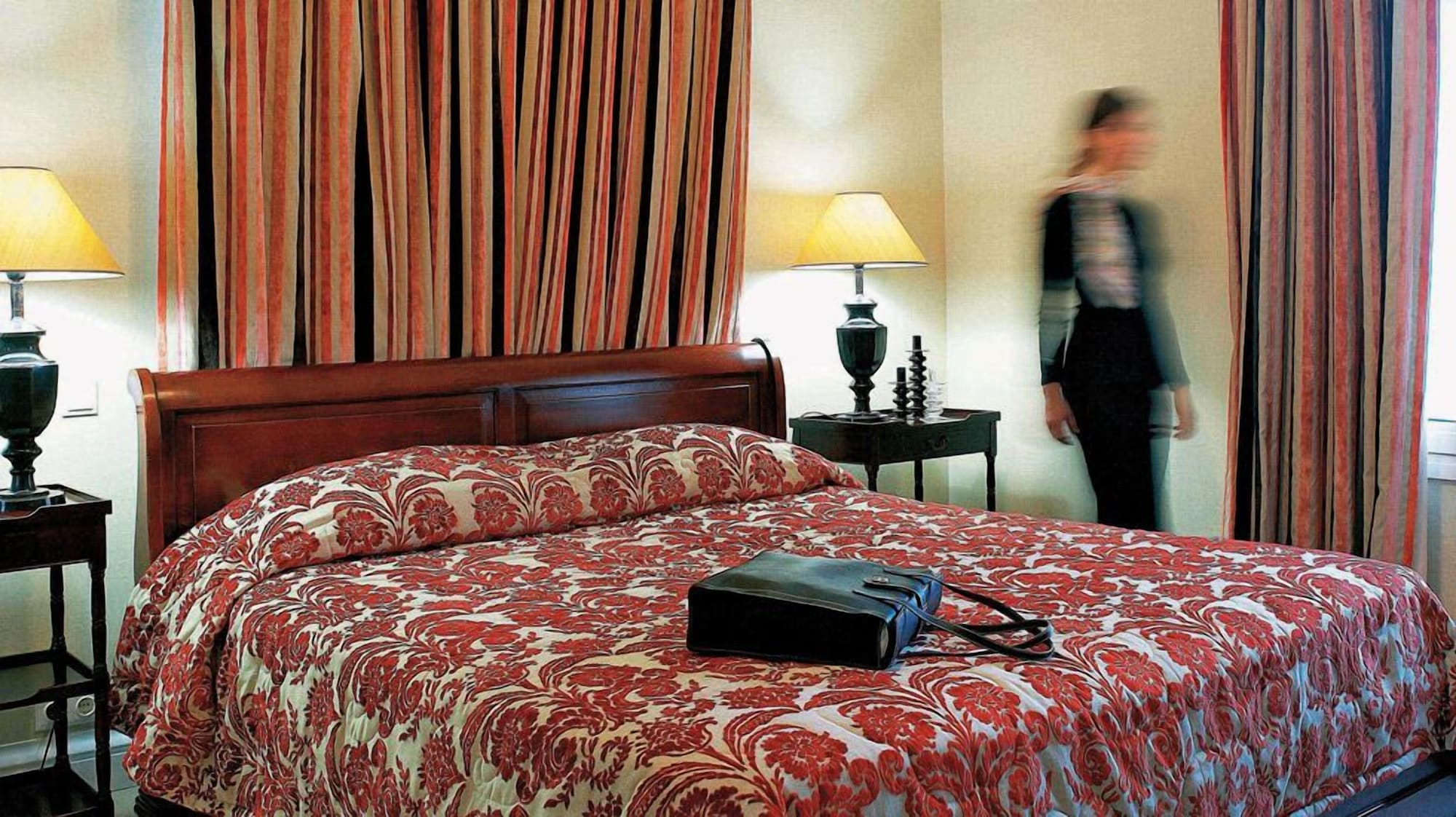 جناح رئاسي بسريرين كوين بإطلالة على المسبح، Grecotel Larissa Imperial 6/8