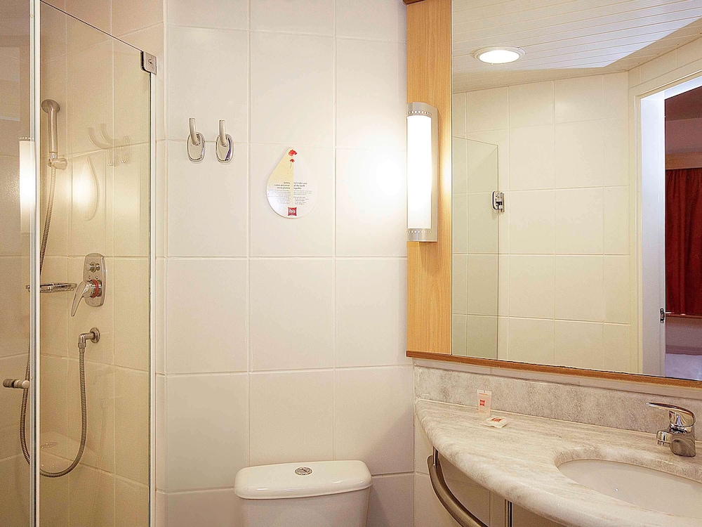 Ibis Uberlandia 10/56
