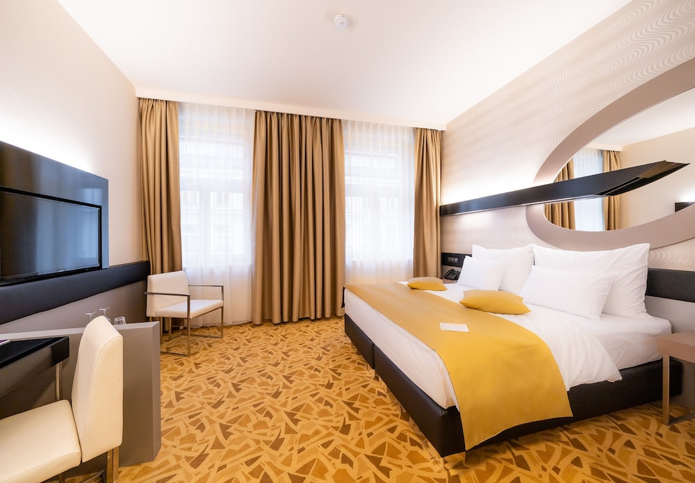 Deluxe, Twin Beds, Grandium Hotel Prague 4/10