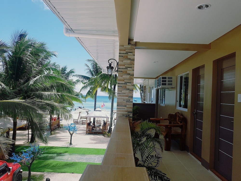 Jellys Haven Resort 20/35