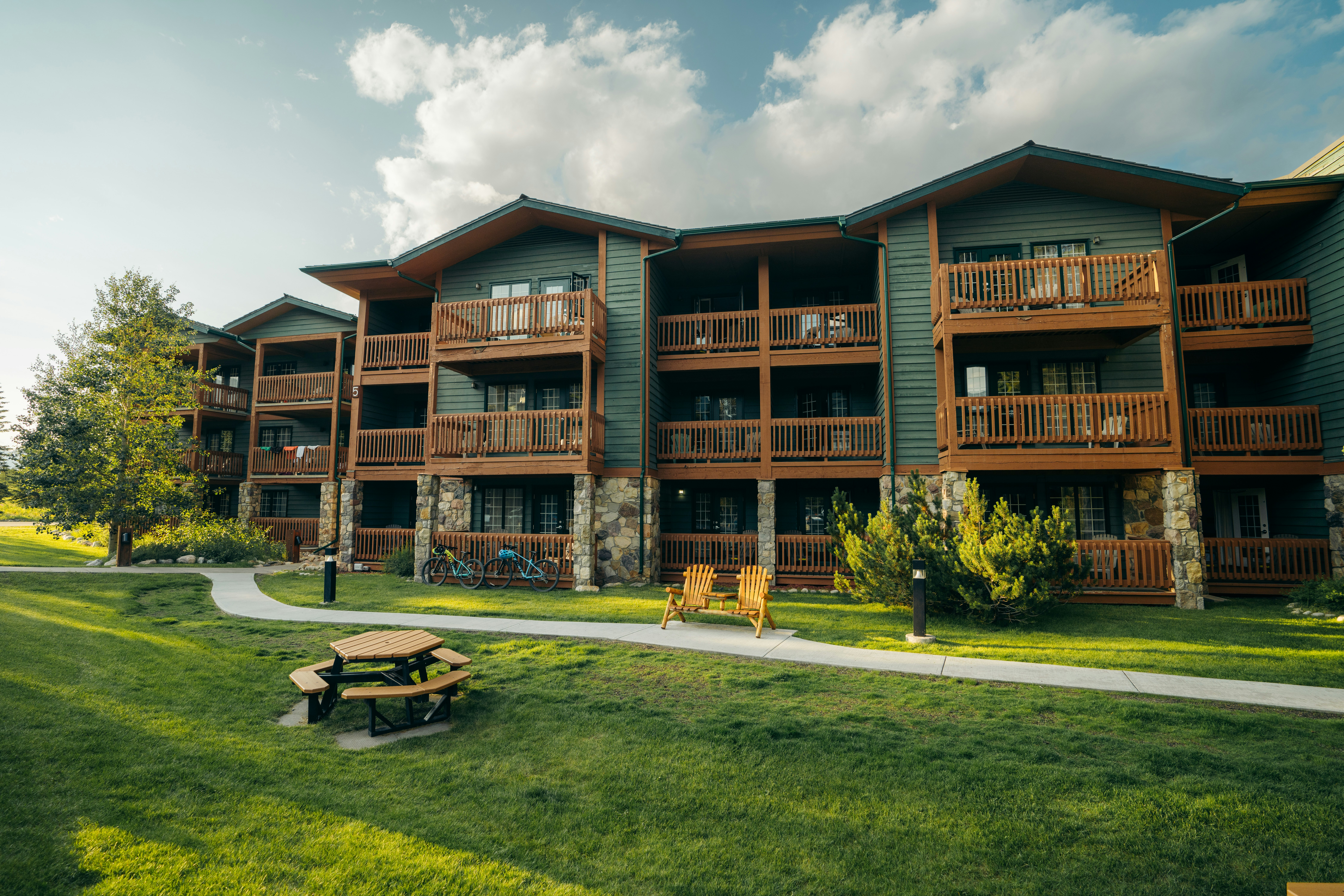 Lake Louise Inn 3/72