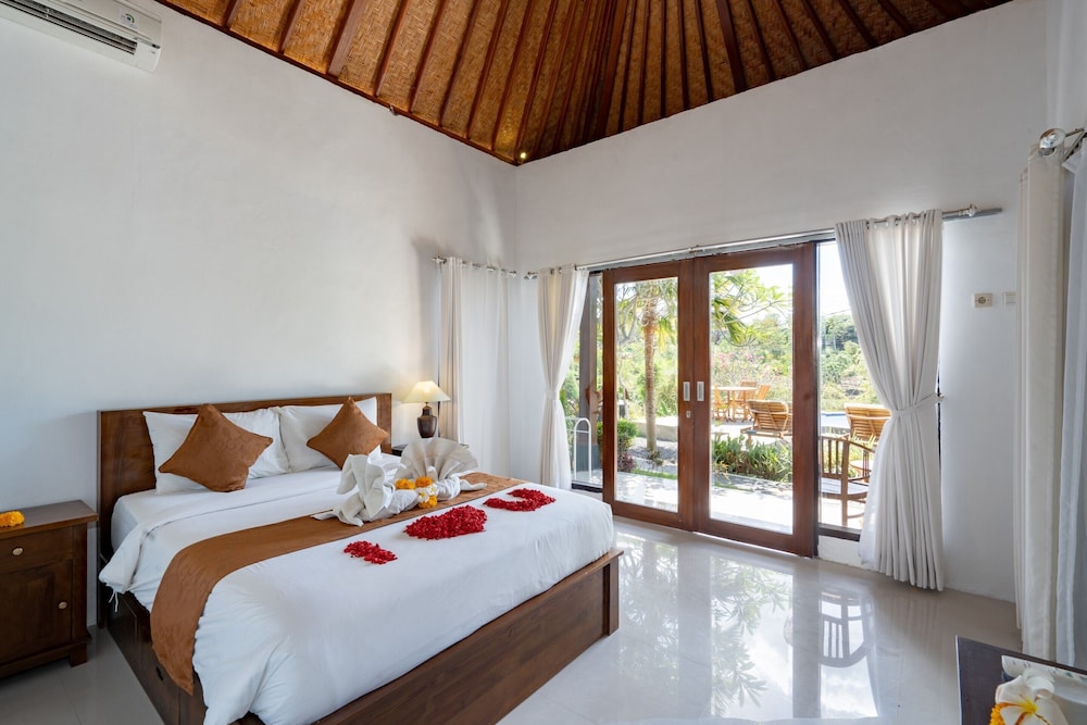 DELUXE, DOUBLE BED