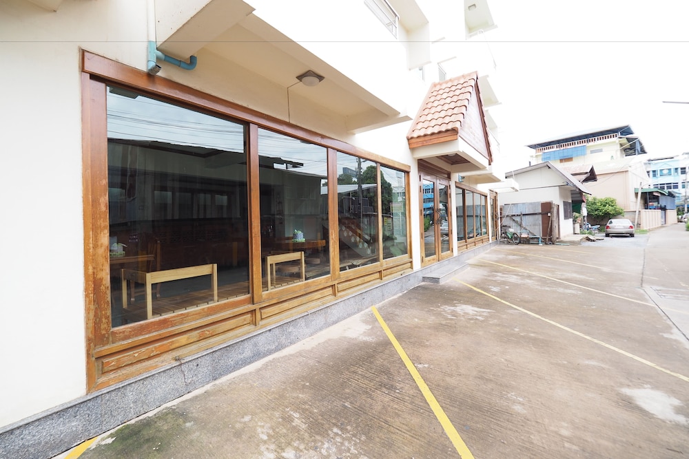 Fah Place Hotel 22/26