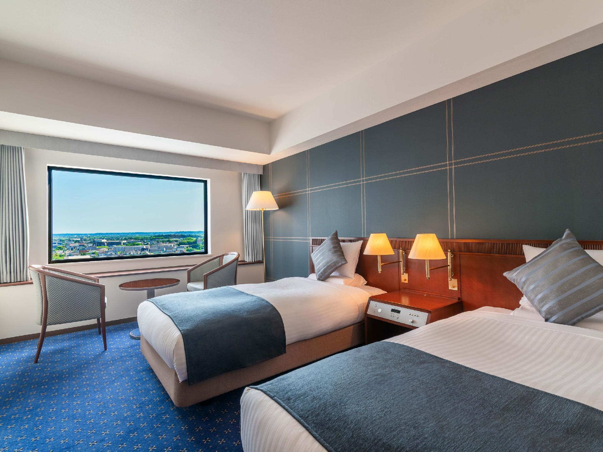 Renovated, Connecting, Twin Beds