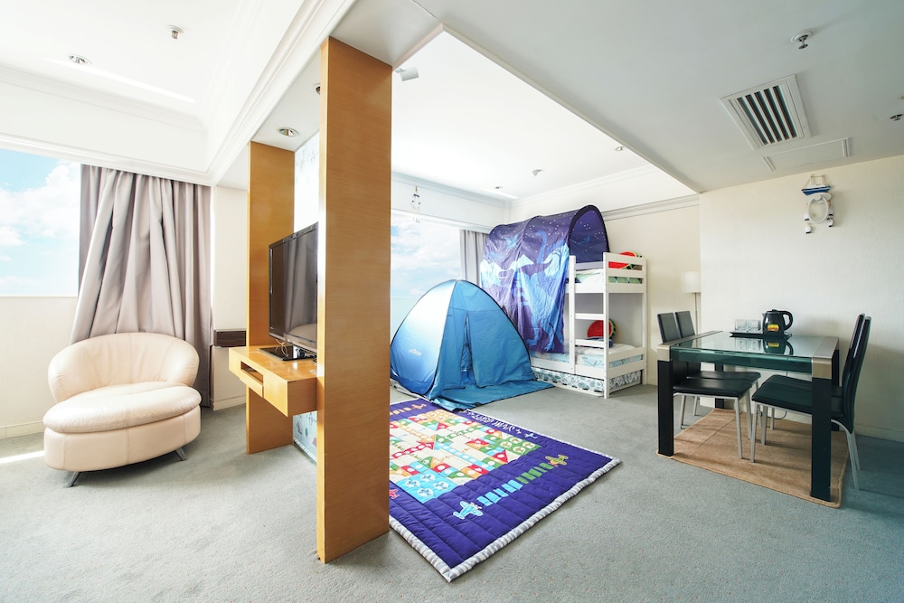 Warwick Hotel Cheung Chau 33/48